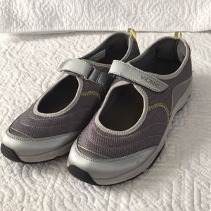 Vionic by Orthaheel Sunset Mary Jane Shoes